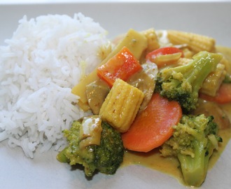 Grönsaksgryta med kokosmjölk och curry