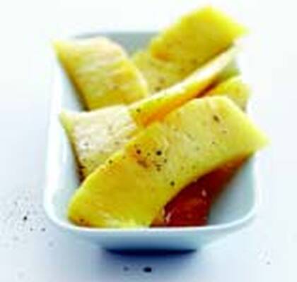 Karamelliserad ananas med lime och sirap