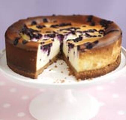 Vitchoklad- och blåbärscheesecake