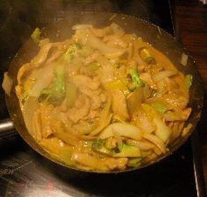 Thaiwok - Kyckling panengcurry med cocosmjölk och grönsaker
