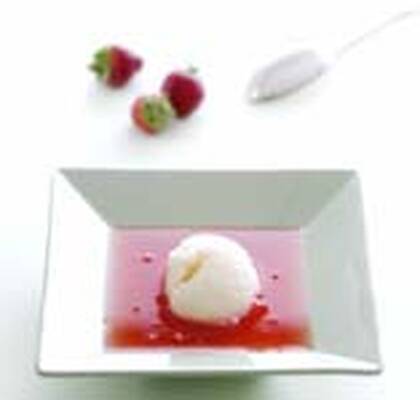 Fruktsoppa med yoghurtglass