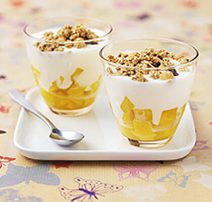 Yoghurt med mango och granola