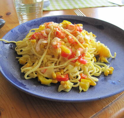 Pasta med räkor, curry och mango chutney