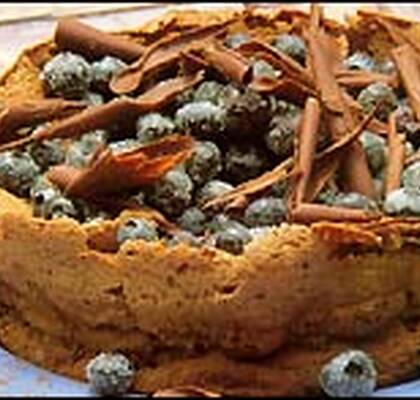 Chokladmoussetårta med sockrade blåbär