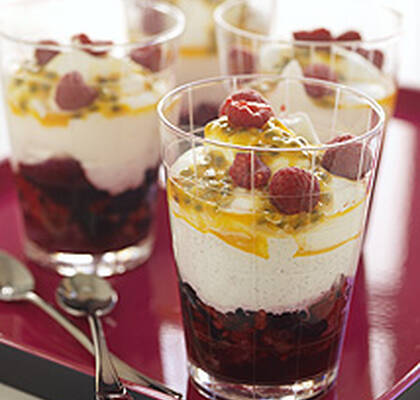 Trifle med hallon och blåbär