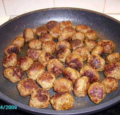 Bappis hemgjorda köttbullar med gräddsås