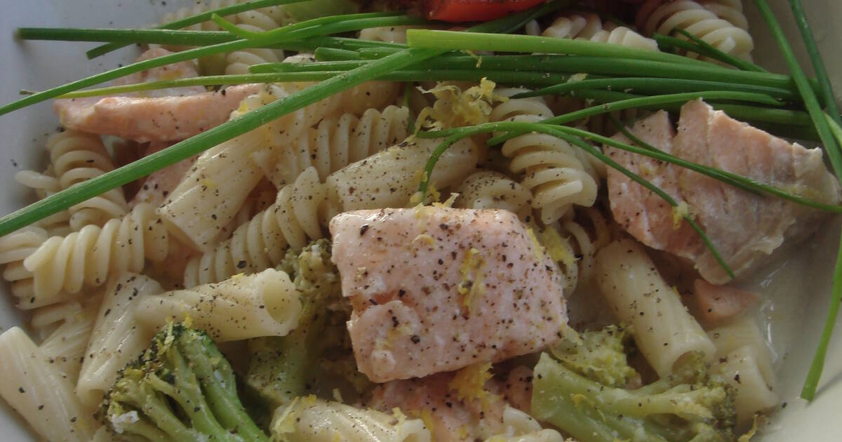 Pasta med broccoli och lax - Recept 
