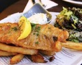 Fredagsmys: krispig fish and chips med pilsner