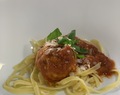 Kycklingbullar i tomatsås med parmesan och basilika