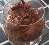 chokolademousse med kakaopulver
