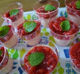 pannacotta med jordgubbar