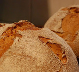 baka bröd med assistent