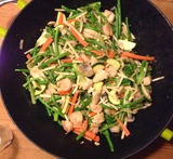 wok med kylling og frosne grøntsager