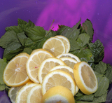 citron och svartvinbärsbladssaft