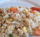 stekt ris med kylling og egg