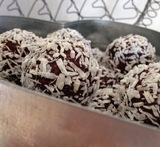 raw chokladbollar med jordnötssmör