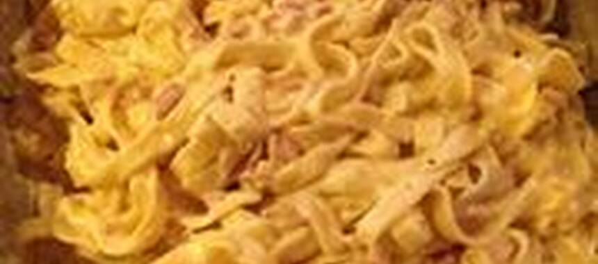 Nojjans falska oemotståndliga spagetti carbonara med massor av vitlök