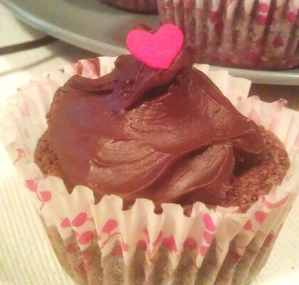 Brownie cupcakes med rich chocolate frosting