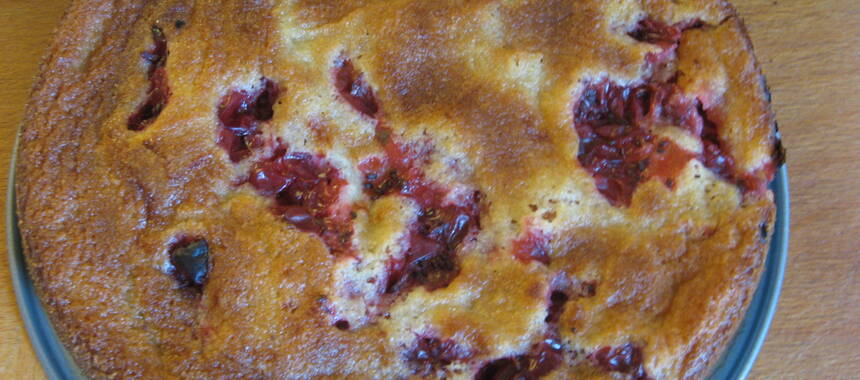 Underbart god kaka med röda krusbär