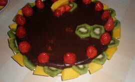 Fransk chokladtårta med frukt