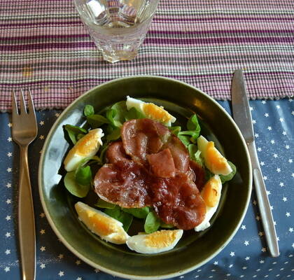 Äggsallad med frasig parmaskinka