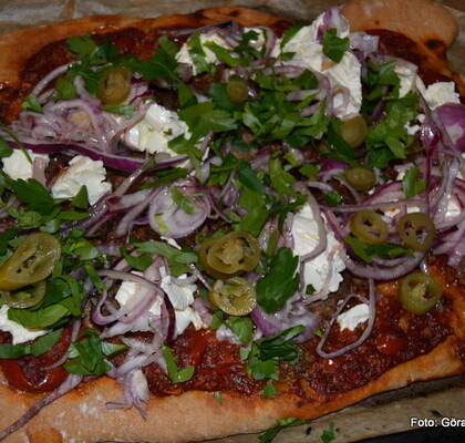 Turkisk Pizza med lammfärs och syrad rödlök
