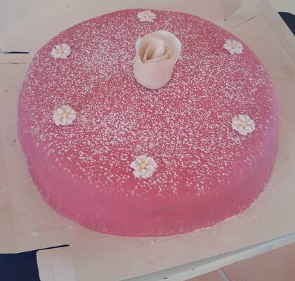 klassisk rosa prinsesstårta