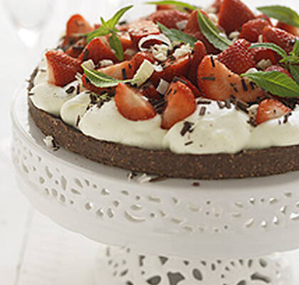 Nöt- och chokladtårta med jordgubbar