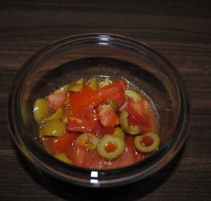 Tomat- och olivsalsa