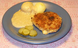Panerad helgskinkschnitzel med ost, senap och sparris