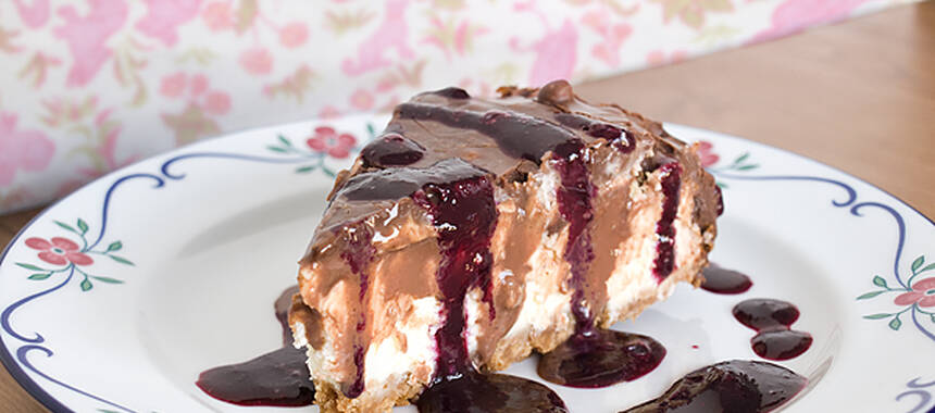 Hot berry fudge cheesecake