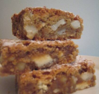 Vit choklad och macadamia blondies