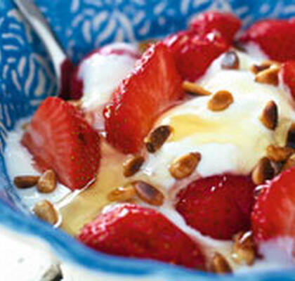 Yoghurt med jordgubbar och honung