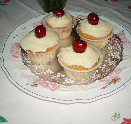 Körsbärsmuffins med vit chokladganache