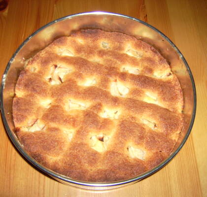 Äppelkaka med vaniljfyllning.
