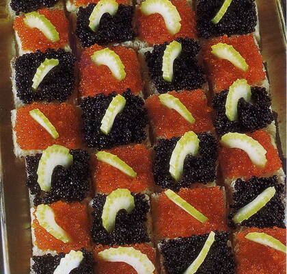 Chackrutor med svart och röd kaviar