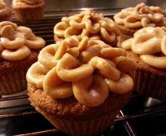 Peanutbutter cupcakes med saltede peanuts og chocolate chips