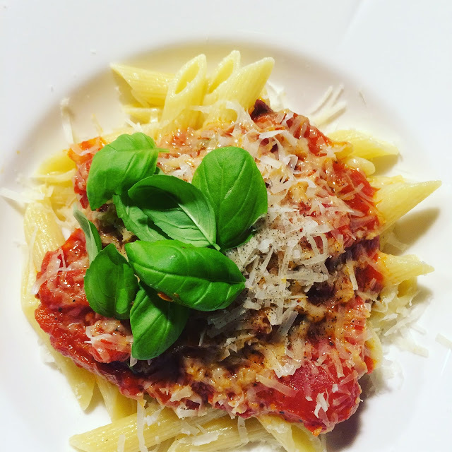 Pasta penne med kraftig tomatsovs