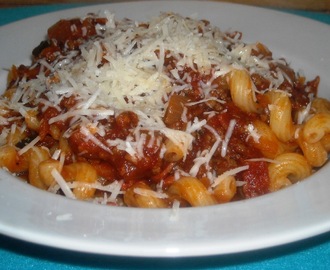 Pasta og Stærk Kødsauce med Chorizo