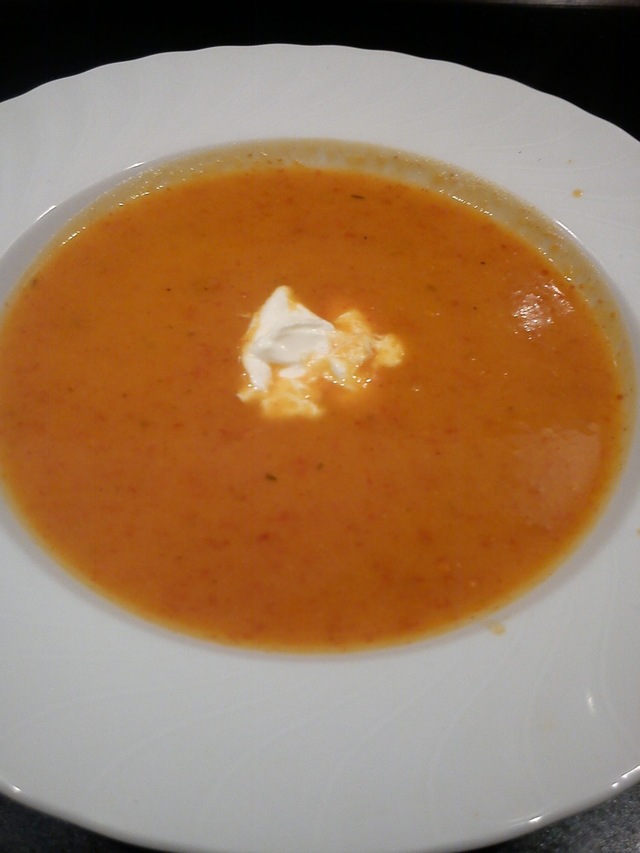 Sødkartoffel-peberfrugt suppe