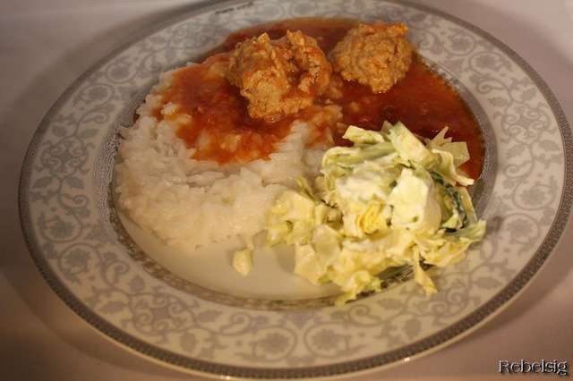 Boller i indisk curry med spidskålsraita (mad! nr.05/2012)