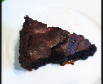 Mørk chokolade og karamel tærte