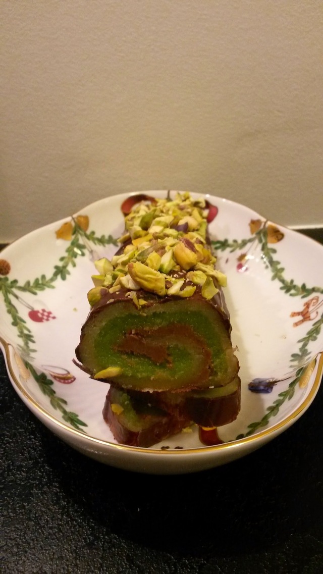 Marcipanroulade med pistacie