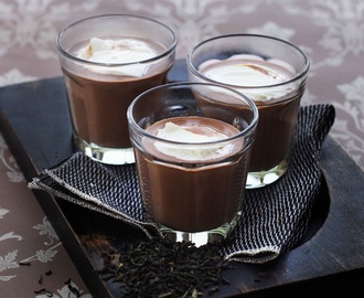 Varm chokolade, med iskold vaniljeis eller flødeskum