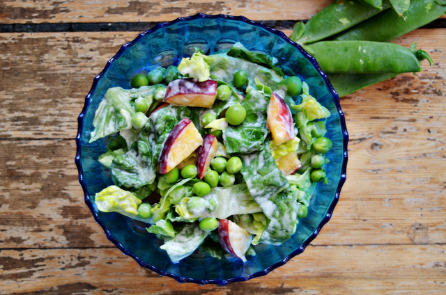 Sommersalat med nektariner, ærter og mormordressing!