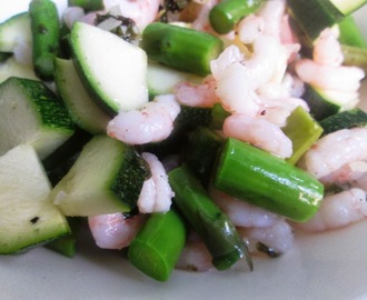 Salat af Grønne Asparges med Rejer og Mynte