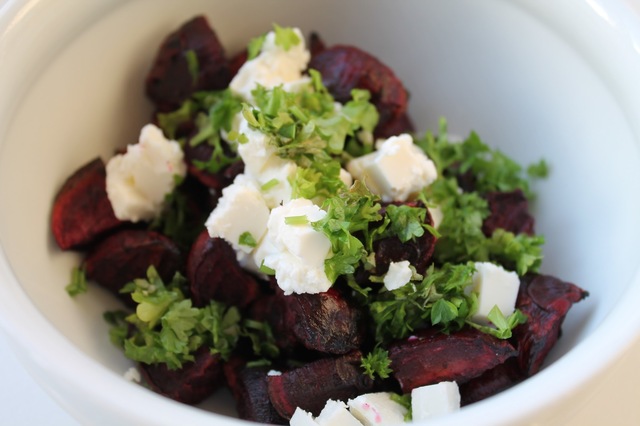 Bagte rødbeder med feta og persille