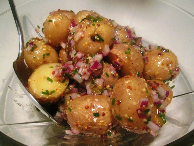 Kartoffelsalat med Rødløg og Sennepsdressing