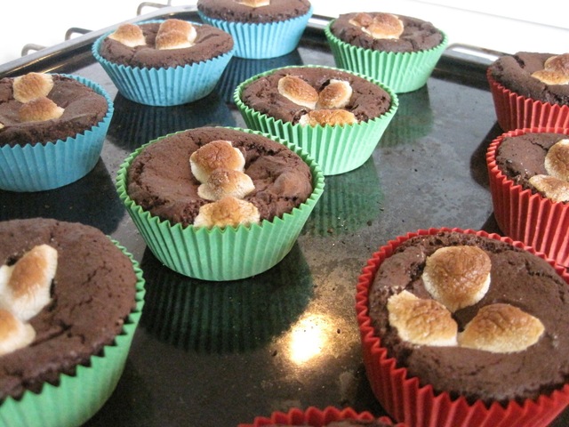 Chokolademuffins med skumfiduser