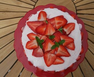Koldskåls cheesecake med jordbær